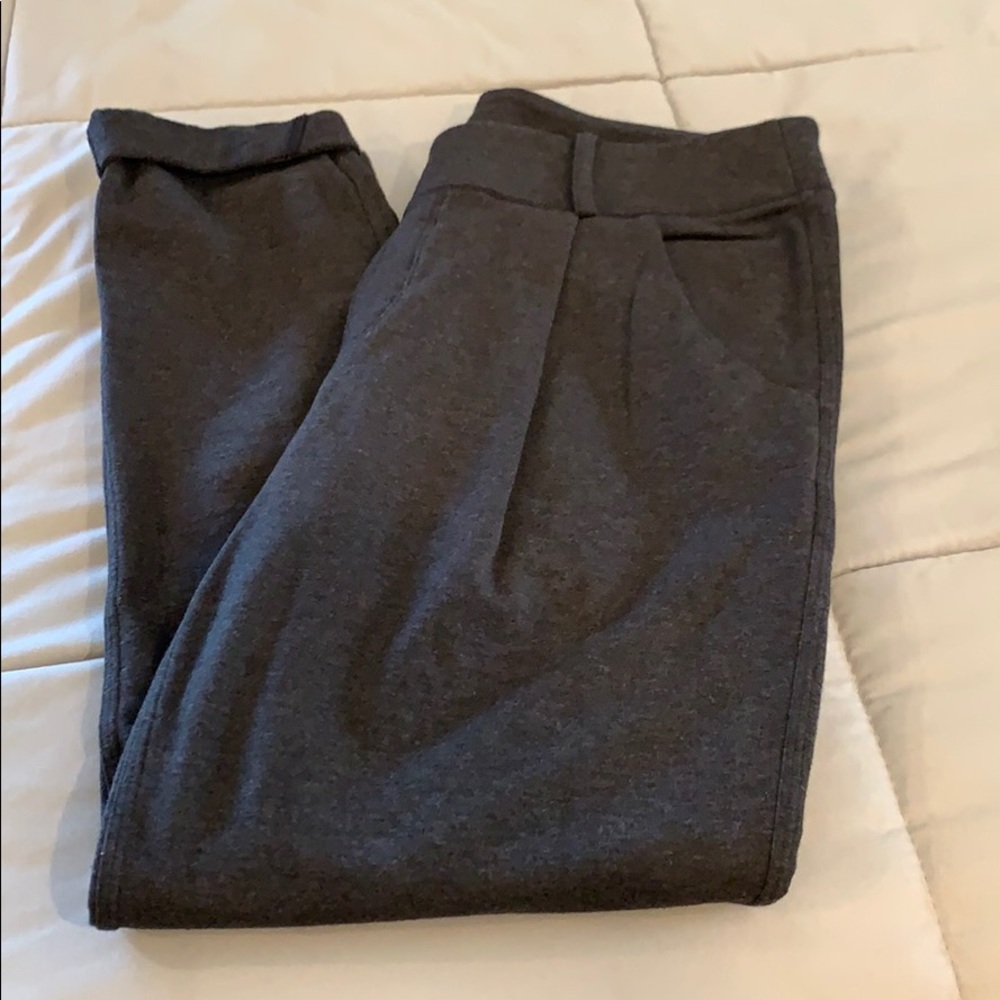 Lululemon pull on pleated/cuffed pants size 6 gray